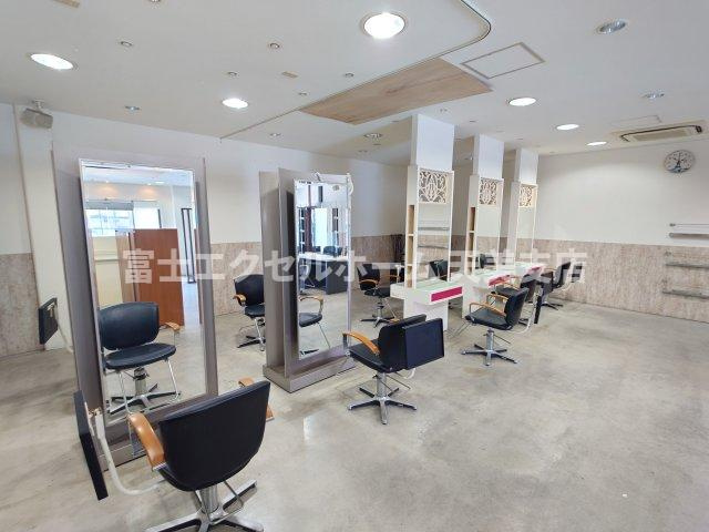 長曽根町貸店舗のロビー