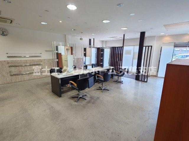 長曽根町貸店舗のロビー