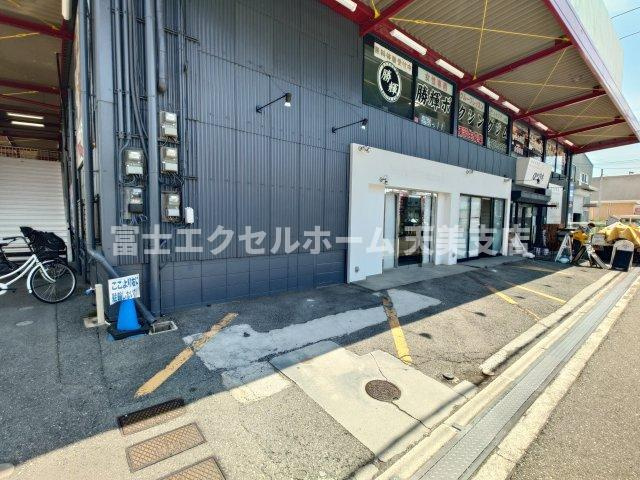 長曽根町貸店舗の駐車場