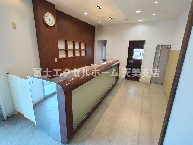 長曽根町貸店舗のロビー