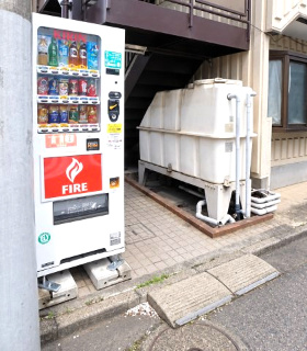千葉市中央区本町３丁目の賃貸マンションの玄関