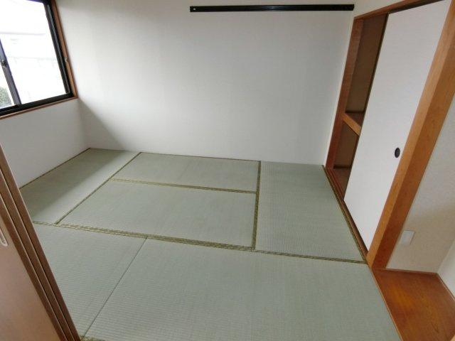 シャンピア吉久Aの和室