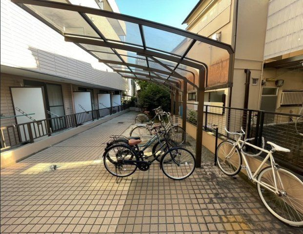 恭和コーポ平井の駐車場|駐輪場