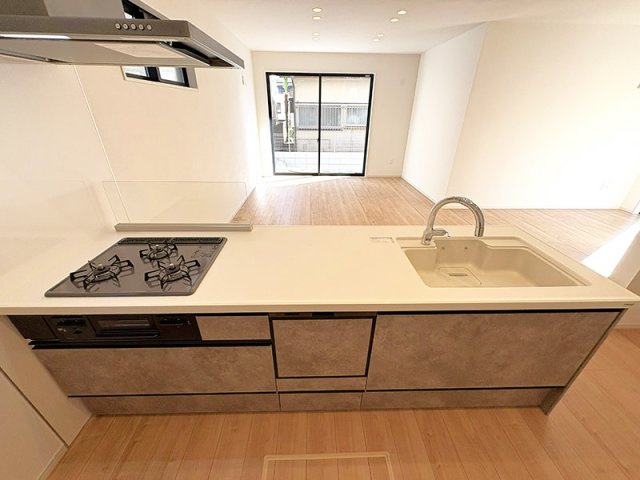 【キッチン】 | 西東京市谷戸町1丁目　新築一戸建住宅　全1棟（保谷店） | 料理をしつつお子様の様子を見守れるオープンキッチン。
