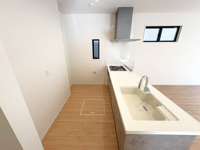【キッチン】 | 西東京市谷戸町1丁目　新築一戸建住宅　全1棟（保谷店） | 家事の負担を減らす食洗機・浄水器付き。忙しい子育て世帯を応援する快適な設備仕様です。