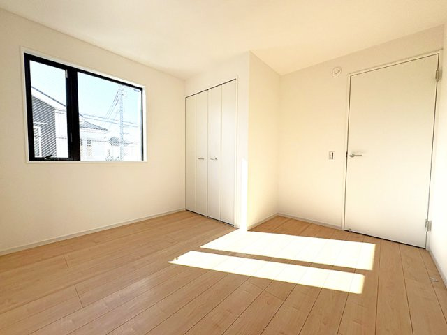 【洋室】 | 西東京市谷戸町1丁目　新築一戸建住宅　全1棟（保谷店） | 2階5.3帖/2面採光につき心地よい陽光と風が入ります。