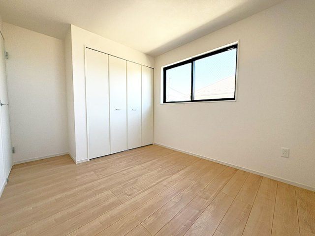 【洋室】 | 西東京市谷戸町1丁目　新築一戸建住宅　全1棟（保谷店） | 2階5.2帖/さまざまな家具を取り入れやすいナチュラルな内装。