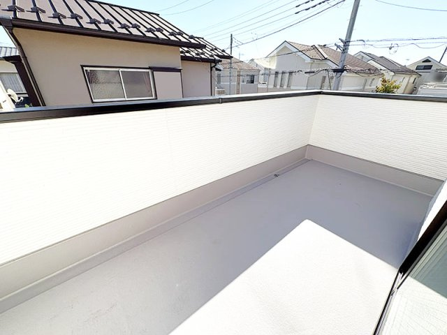 【バルコニー】 | 西東京市谷戸町1丁目　新築一戸建住宅　全1棟（保谷店） | 陽当たり良くお洗濯に便利な南面バルコニー。