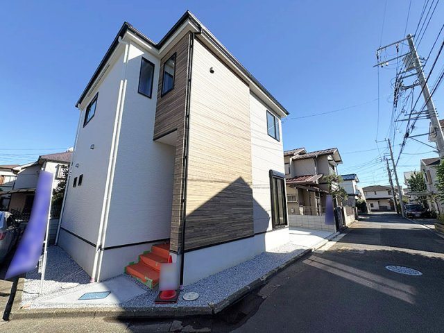 【外観】 | 西東京市谷戸町1丁目　新築一戸建住宅　全1棟（保谷店） | 閑静な住宅地でありながら、スーパー・コンビニ・ドラッグストアが徒歩10分圏内に揃った生活至便な立地です。