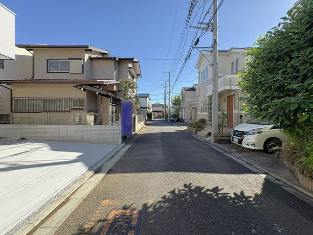 【前面道路含む現地写真】 | 西東京市谷戸町1丁目　新築一戸建住宅　全1棟（保谷店） | 小学校徒歩3分・中学校徒歩5分。教育施設が近くお子様のいるご家庭も安心！