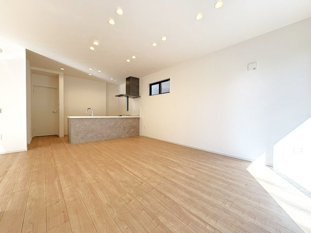 【居間・リビング】 | 西東京市谷戸町1丁目　新築一戸建住宅　全1棟（保谷店） | 暮らしの中心となるリビングは、ご家族で心地良く過ごせる空間に。