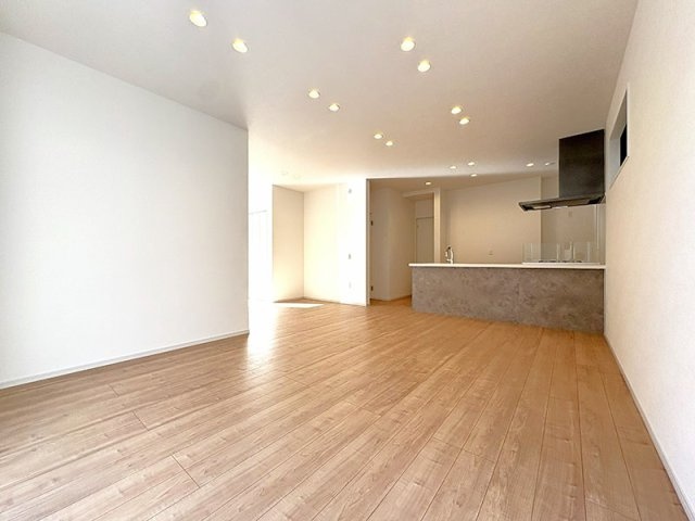 【居間・リビング】 | 西東京市谷戸町1丁目　新築一戸建住宅　全1棟（保谷店） | 開放的な空間でゆったりとやすらぎに包まれた時をお過ごしください。
