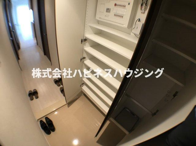 クレストフォルム柏サウスウイングの玄関