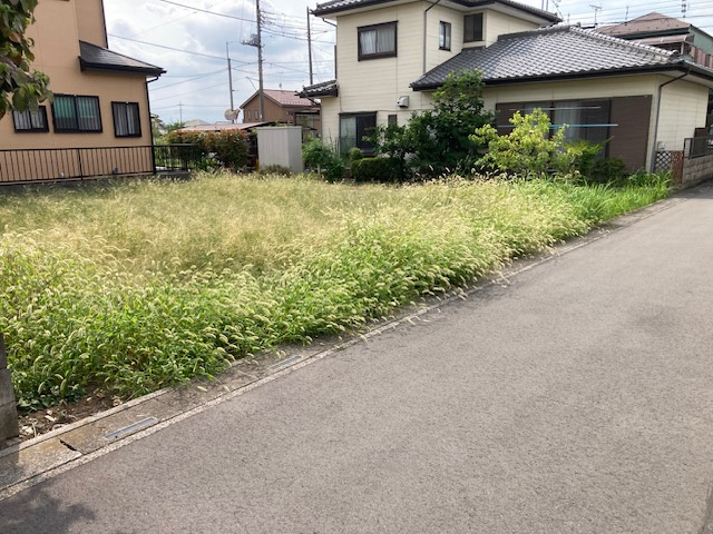 鴻巣市箕田　売地の前面道路含む現地写真