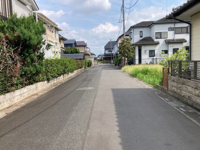 鴻巣市箕田　売地の前面道路含む現地写真