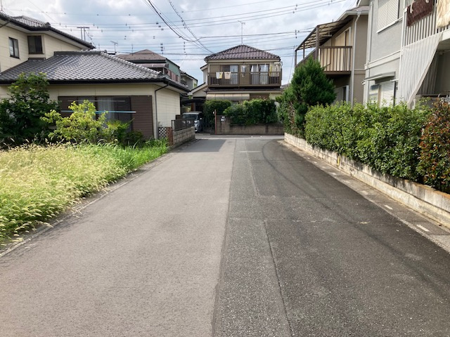 鴻巣市箕田　売地の前面道路含む現地写真