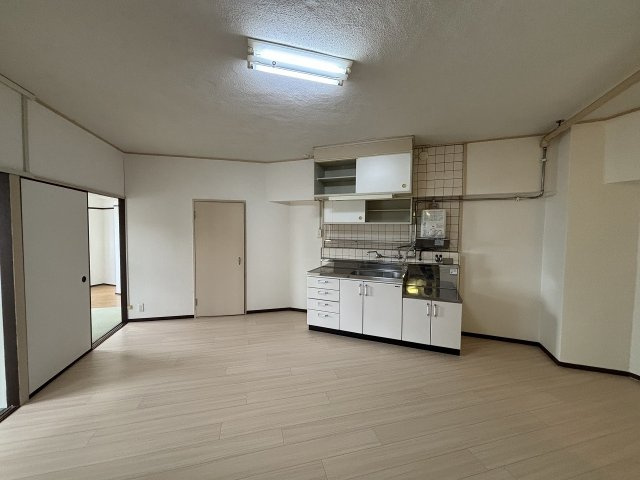 岡崎橋第二市街地住宅の居間・リビング