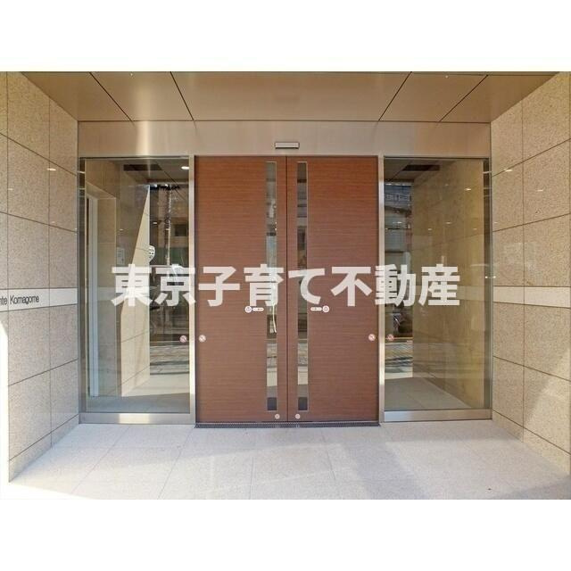 アンビエンテ駒込のエントランス