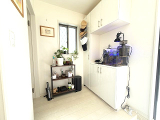 額田町　注文住宅　中古戸建の玄関|明るい玄関です
