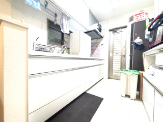 額田町　注文住宅　中古戸建のキッチン|コンパクトなキッチンで掃除もラクラク