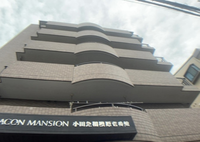 【バルコニー】 | ドラゴンマンション小田急相模原壱番館 | 一般的なバルコニーは、奥行1.5ｍ程ですが、ワイルドバルコニーは2ｍまで広がっています。そのため洗濯物の間隔をあけ干すことができ、乾きやすいというメリットや、ガーデニングが楽しめる等の特徴があります。