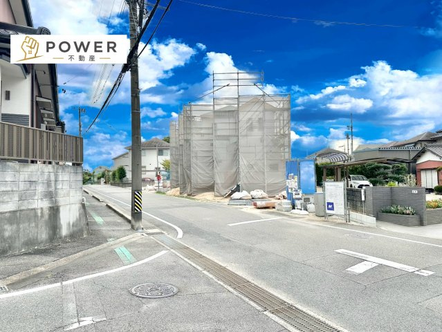 ハートフルタウン　豊田市水源町2丁目29番の前面道路含む現地写真|十分なゆとりがあり、邸宅としての佇まいをより一層引き立てております。上品な住環境をお約束いたします。									
									