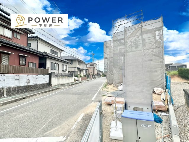 ハートフルタウン　豊田市水源町2丁目29番の前面道路含む現地写真|十分なゆとりがあり、邸宅としての佇まいをより一層引き立てております。上品な住環境をお約束いたします。									
									