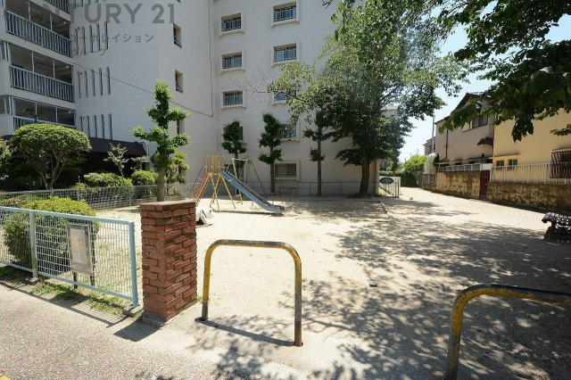 マンション横にある公園です。