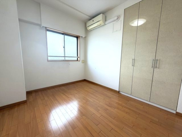 ロータリーパレス一之江の洋室