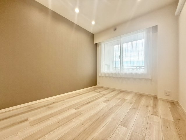 パルテール深沢の洋室|静かな環境で落ち着いた時間を過ごせる、プライベート性の高い洋室となっています。