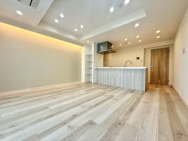 パルテール深沢の居間・リビング|ゆとりある広さを確保したリビングは家具配置の自由度も高く、ご家族それぞれの時間と団らんを心地よく両立できる設計です。
