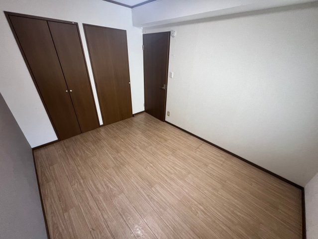 第1マンション寺直の寝室