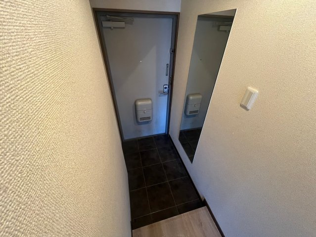 第1マンション寺直の玄関