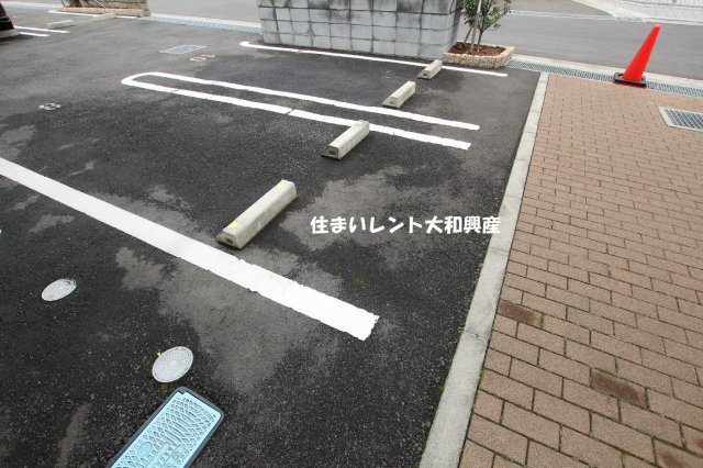 CRESCENT（クレセント）の駐車場