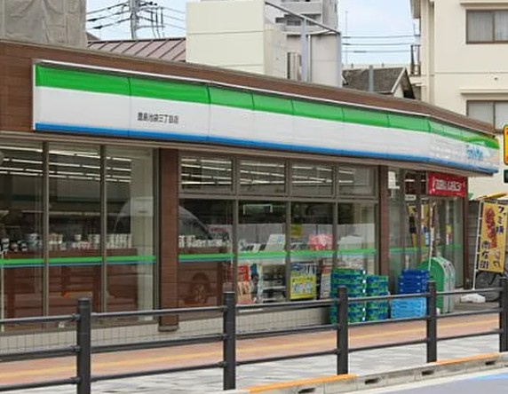 フラット恵潤の周辺