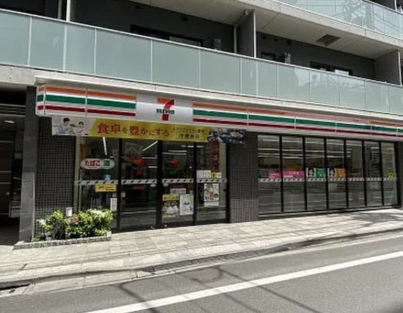フラット恵潤の周辺