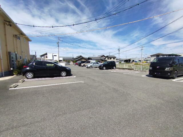 ダノンⅡの駐車場