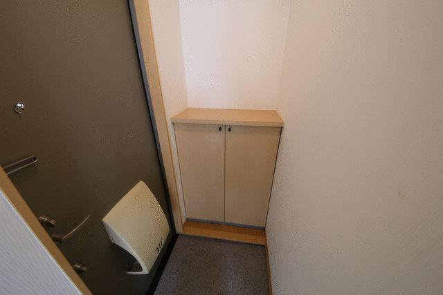 ライフパーク二葉の玄関