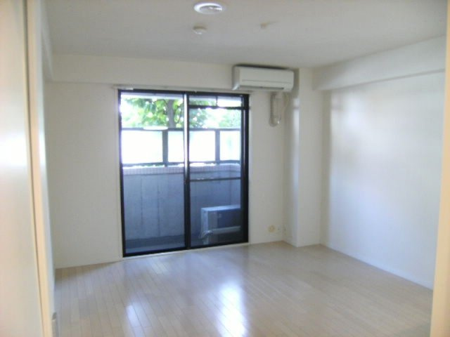 ノアール岡町の居間・リビング