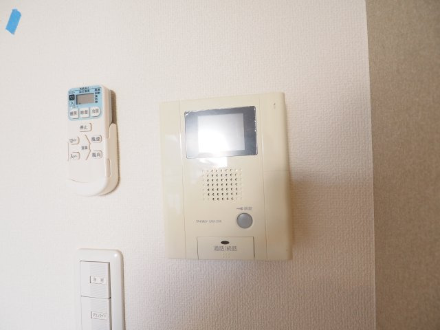 【セキュリティ】 | ディアコート幡ヶ谷 | オートロック、TVインターフォン付きでセキュリティも安心です（同タイプ別部屋参考写真です）