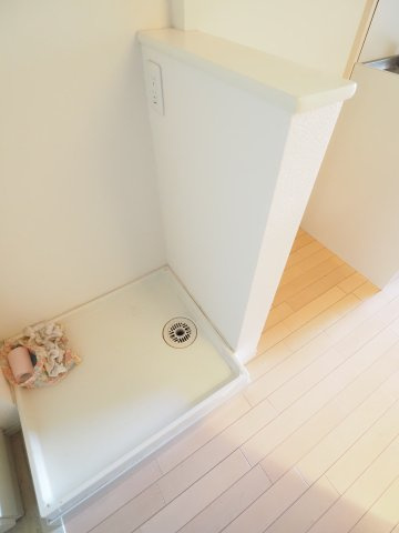 【設備】 | ディアコート幡ヶ谷 | 洗濯機置き場です（同タイプ別部屋参考写真です）
