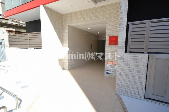 グランエクラ花園町のエントランス