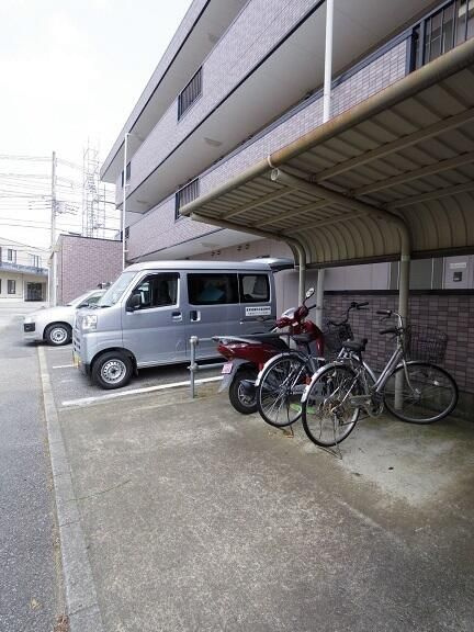 アベニューゆりの木Ⅱの駐車場