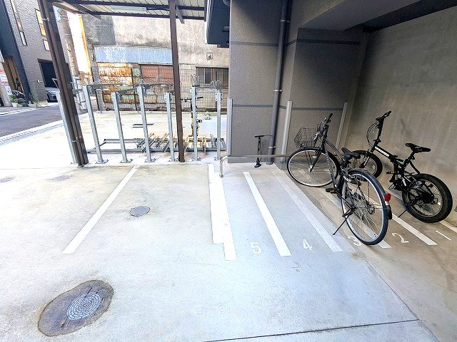 FRENCIA御徒町の設備|バイク置場、空き状況は別途ご確認下さい