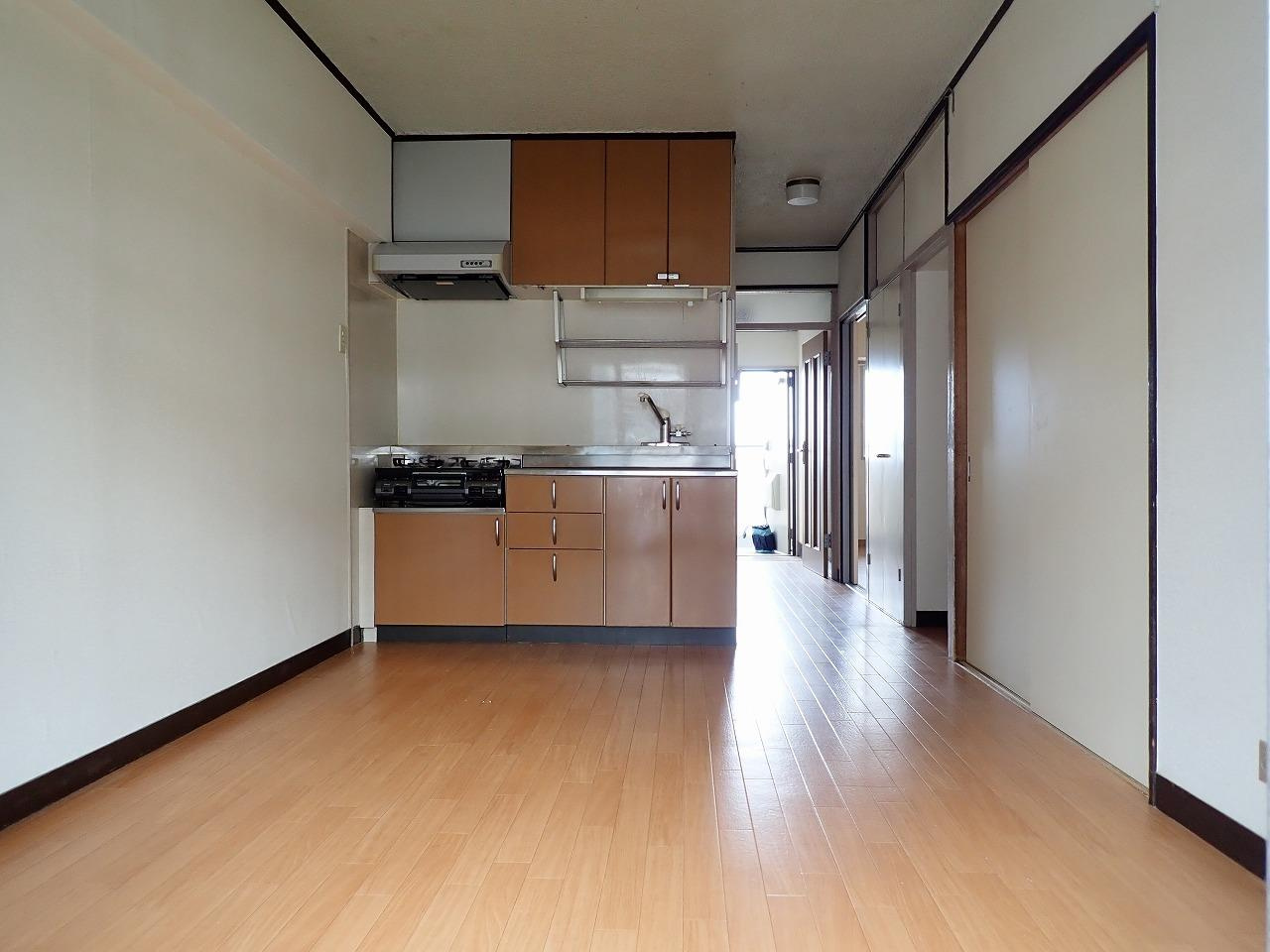 桑川町住宅１号棟　408号室の居間・リビング