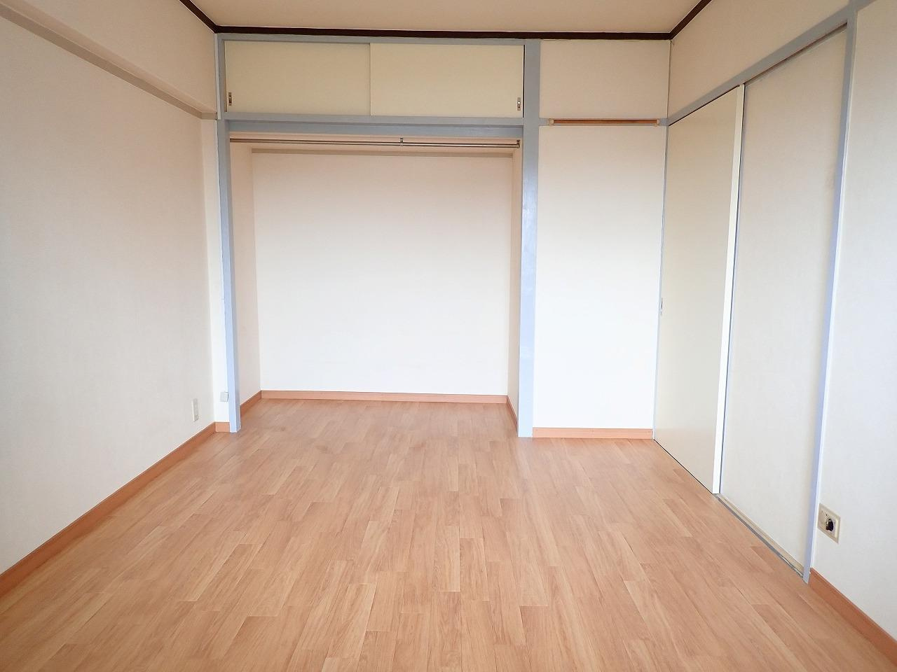 桑川町住宅１号棟　408号室の居間・リビング