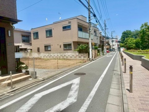 品川区平塚　新築戸建の前面道路含む現地写真