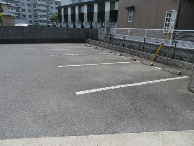 セジュール砥堀Ｂ棟の駐車場