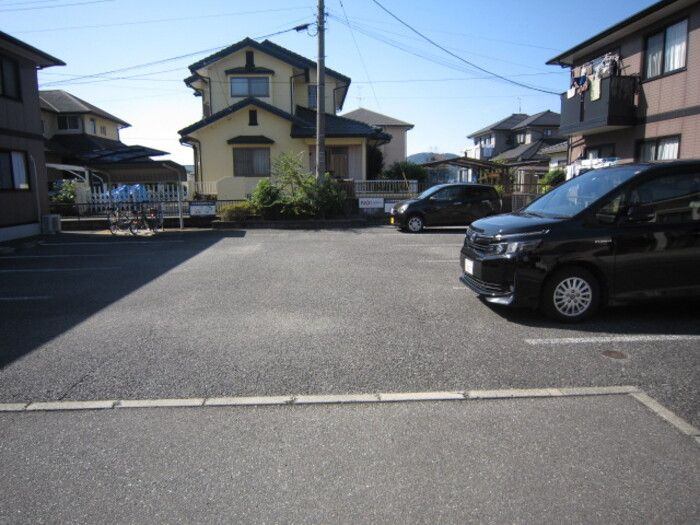 セジュールすみれ　B棟の駐車場