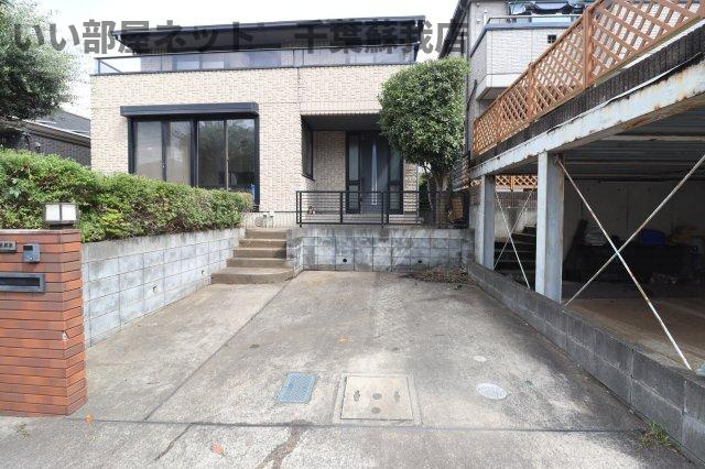 千葉寺町戸建の駐車場|車をお持ちの方に嬉しい駐車場付きの物件です